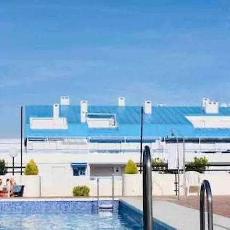 Large Modern Beach Front Apartment, Rooftop Pool!! Daire