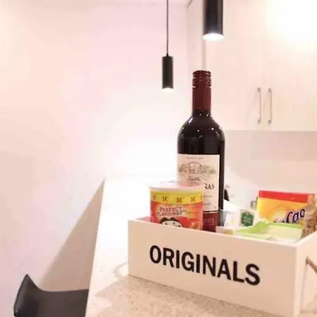 Апартаменти Large Modern Beach Front Apartment, Rooftop Pool!! *