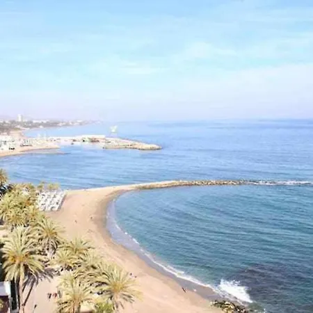 Large Modern Beach Front Apartment, Rooftop Pool!! *