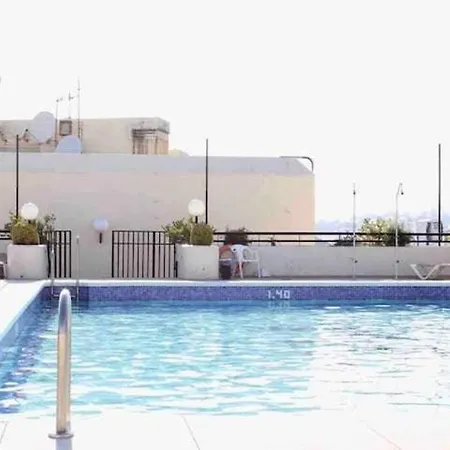 Apartment Large Modern Beach Front Apartment, Rooftop Pool!! *