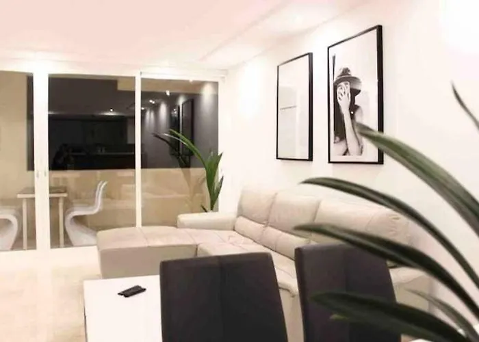 Large Modern Beach Front Apartment, Rooftop Pool!! Marbella