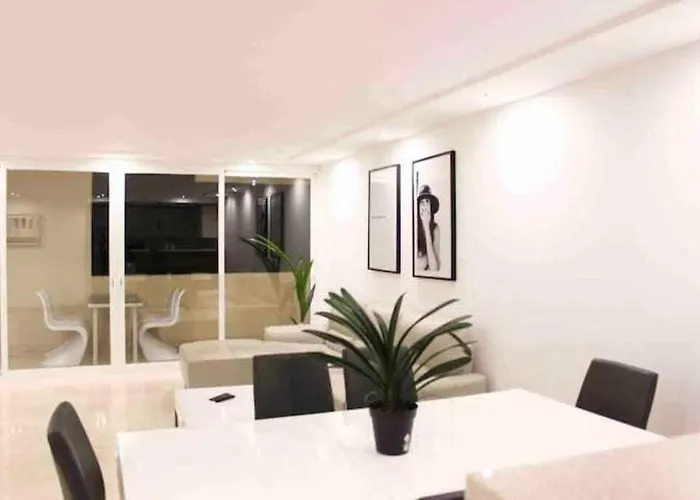 Large Modern Beach Front Apartment, Rooftop Pool!! Apartamento Marbella