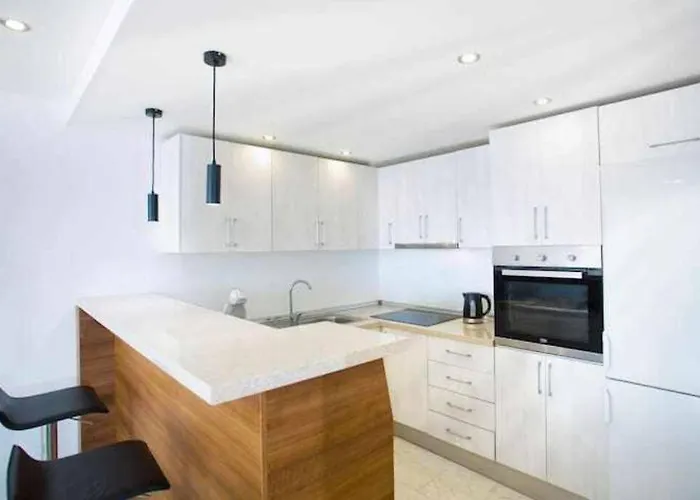 Lejlighed Large Modern Beach Front Apartment, Rooftop Pool!! Marbella