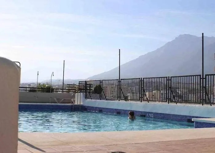 Large Modern Beach Front Apartment, Rooftop Pool!! Apartamento Marbella