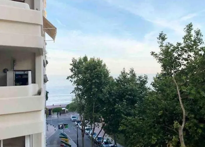 Apartamento Large Modern Beach Front Apartment, Rooftop Pool!! *