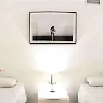 Apartmán Large Modern Beach Front Apartment, Rooftop Pool!!