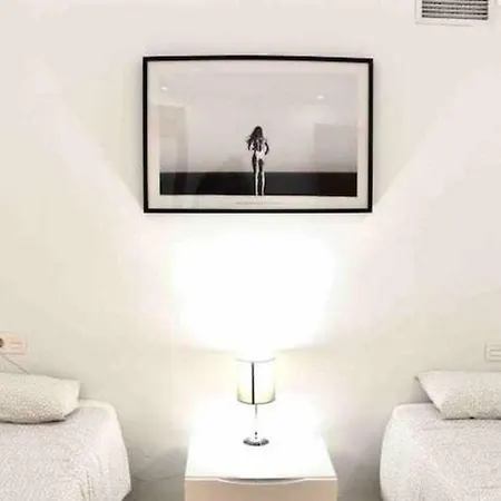 公寓 Large Modern Beach Front Apartment, Rooftop Pool!!