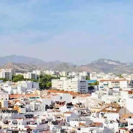 Large Modern Beach Front Apartment, Rooftop Pool!! Апартаменти *