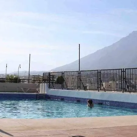 Large Modern Beach Front Apartment, Rooftop Pool!! Апартаменти Марбелья